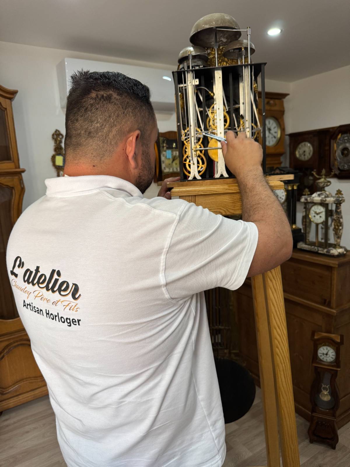 réparateur horloge pendule