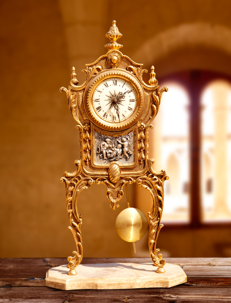 L’histoire de l’horloge cartel française  styles et évolution