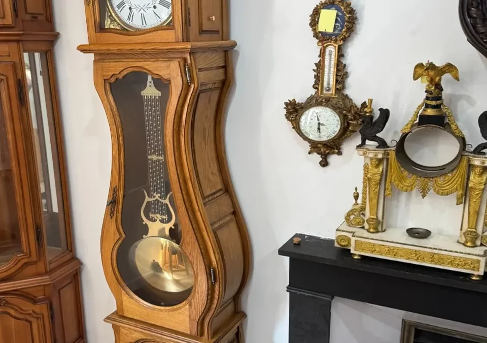 Rôle du balancier dans une horloge ancienne